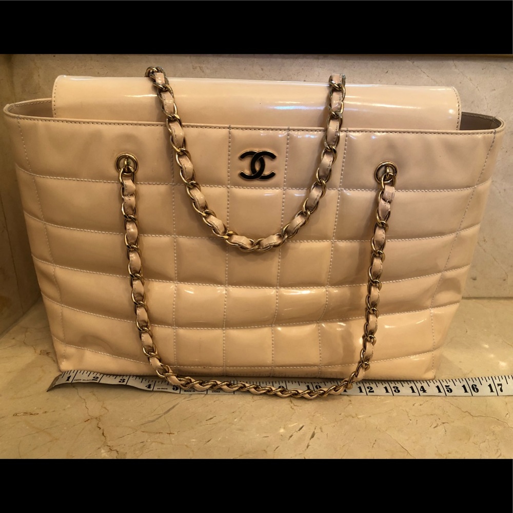 ❌SOLD❌ Chanel Patent leather shoulder bag gold
